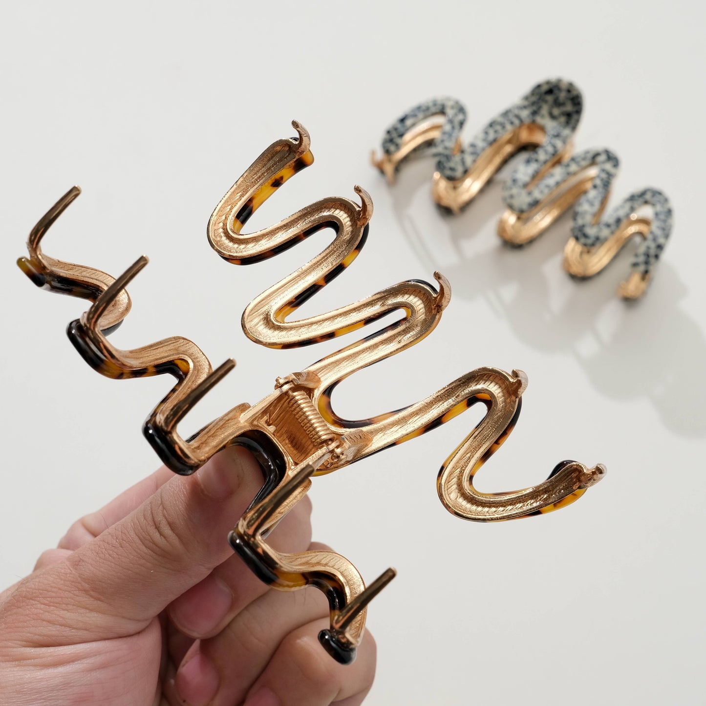 Willow Core Metal Squiggle Claw Clip